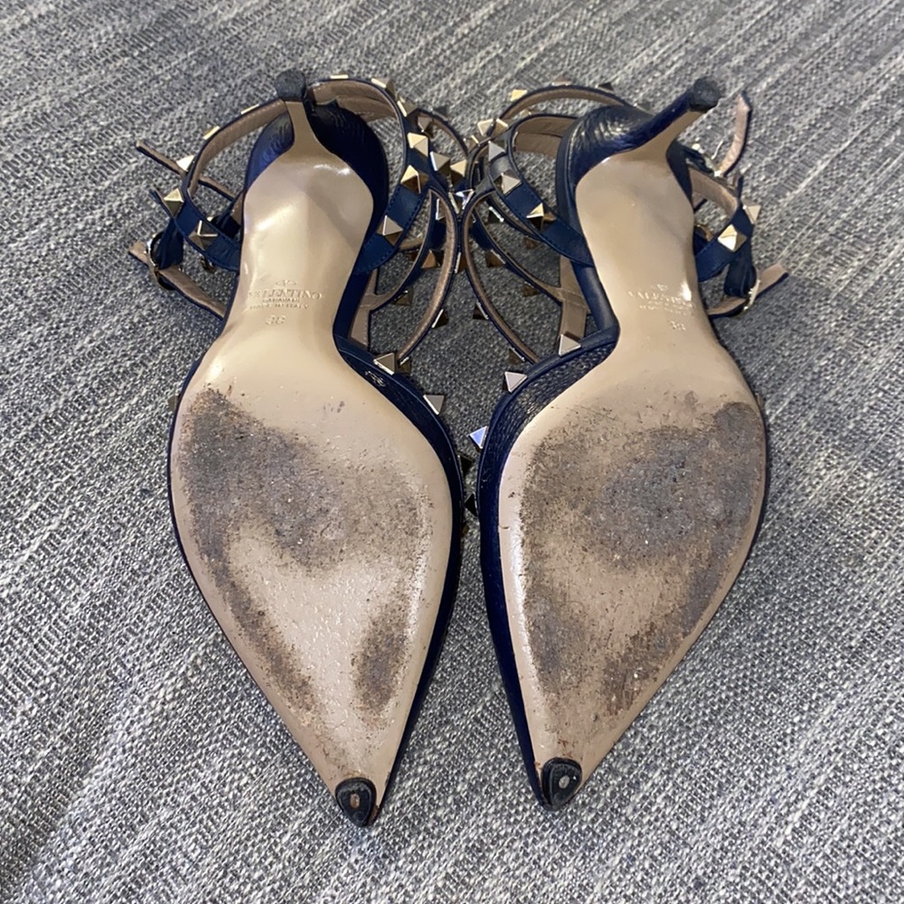 Valentino Garavani Navy Leather Rockstud T-Strap Pointed-Toe Heels - Picture 6 of 13